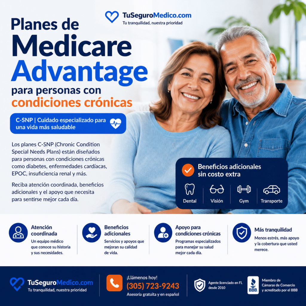 Pareja de adultos mayores sonriendo mientras recibe información sobre planes Medicare Advantage C SNP para personas con condiciones crónicas con beneficios especializados y atención médica personalizada